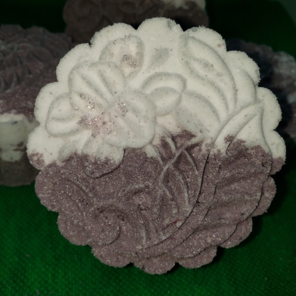 PLUMERIA  handmade  bathbomb